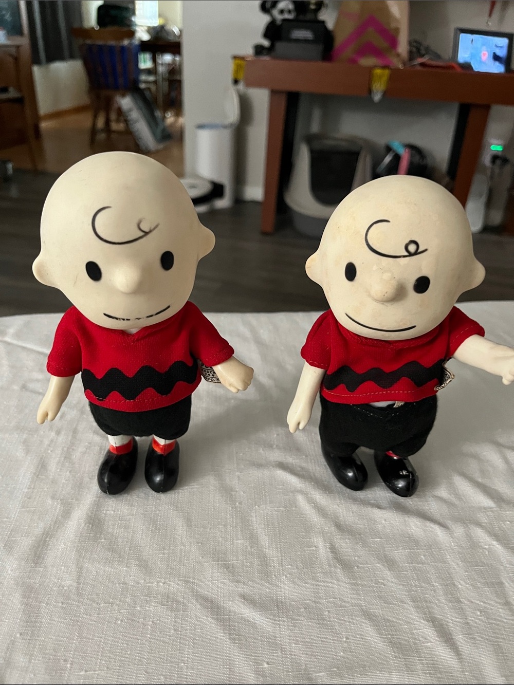 Charlie Brown Classic Red & Black Figurines - Peanuts